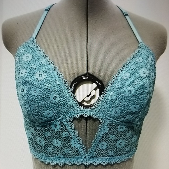 2 Victoria Secret racer back lace bralette - Picture 7 of 8